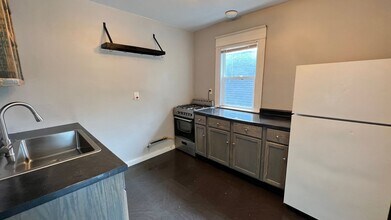 1831 Francis Ave SE in Grand Rapids, MI - Building Photo - Building Photo