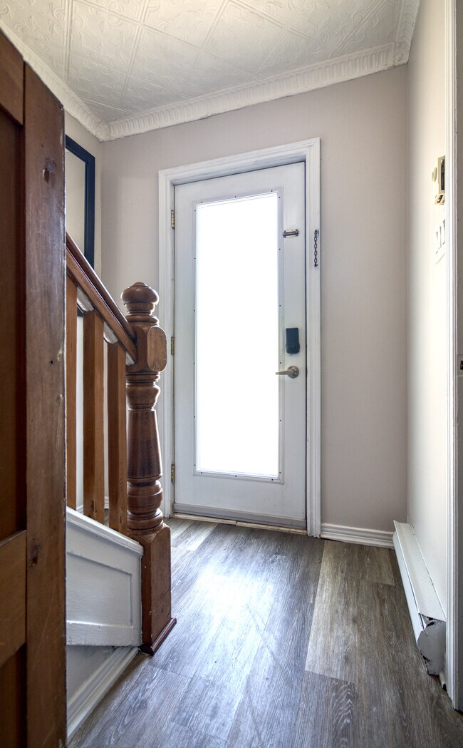 651 King St W in Kingston, ON - Building Photo - Building Photo