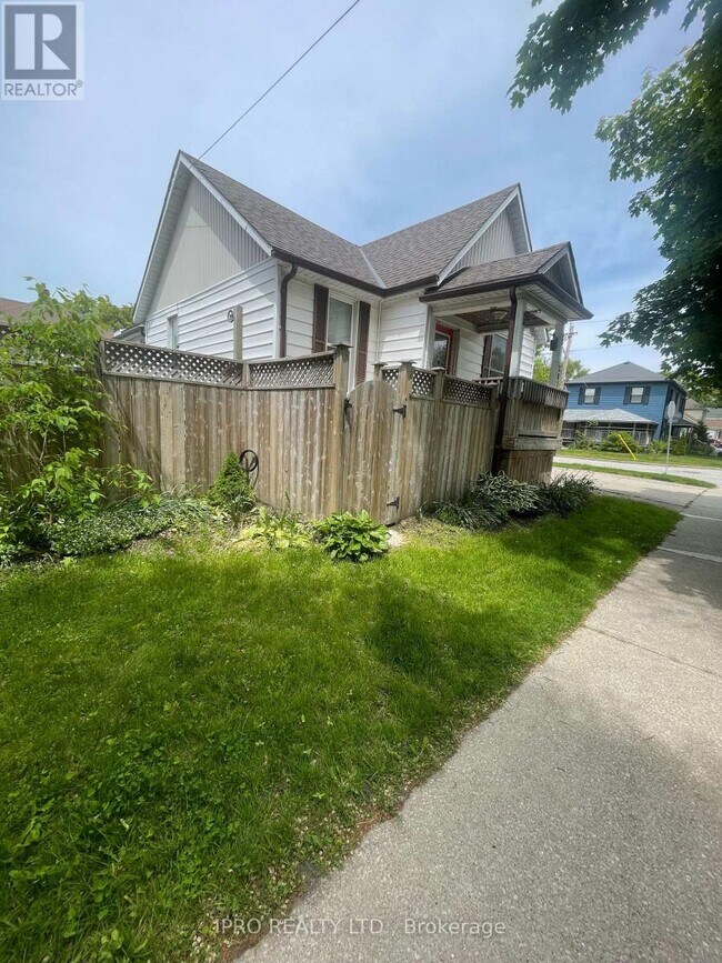 281 Mitton St N in Sarnia, ON - Building Photo - Building Photo