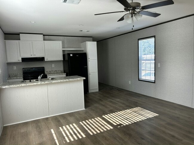 5537 Our Ln in Zephyrhills, FL - Building Photo - Building Photo