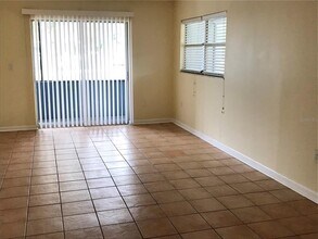 5507 Fountain Lake Cir in Bradenton, FL - Building Photo - Building Photo