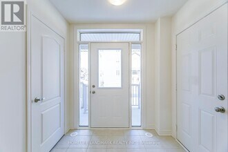 454 Silver Maple Rd in Oakville, ON - Building Photo - Building Photo