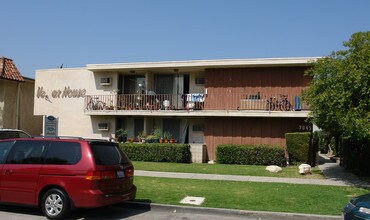 Vassar House in Canoga Park, CA - Building Photo - Building Photo