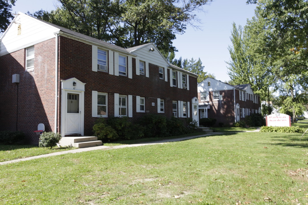 Parkway Gardens in Trenton, NJ - Building Photo