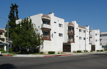 202 N Cedar St in Glendale, CA - Building Photo - Building Photo