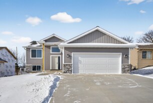 6237 Cody Pl NW in Rochester, MN - Building Photo