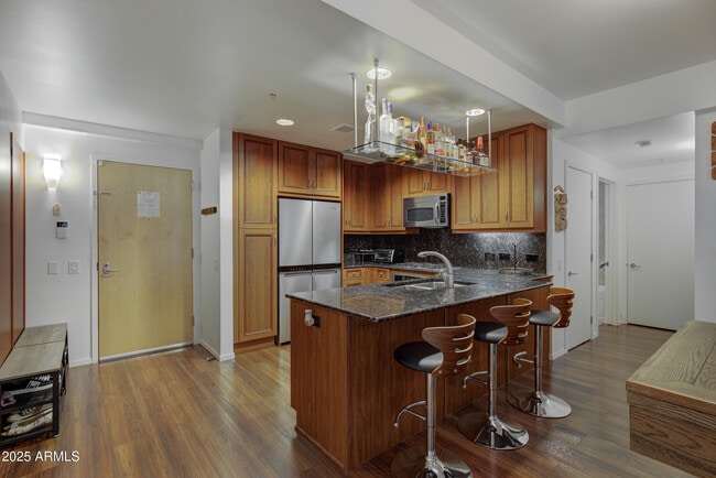 7147 E Rancho Vista Dr in Scottsdale, AZ - Building Photo - Building Photo