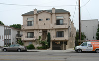 5928 Woodman Ave in Van Nuys, CA - Building Photo - Building Photo