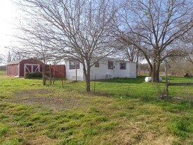 910 Bunton Ln in Uhland, TX - Building Photo
