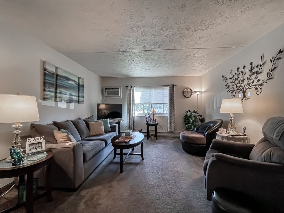 Newton Village Apartments in Newton Falls, OH - Foto de edificio