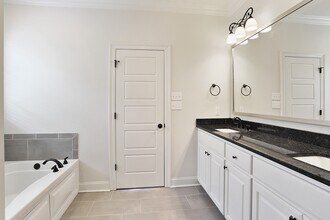 4868 Old Landing Dr in Baton Rouge, LA - Building Photo - Building Photo