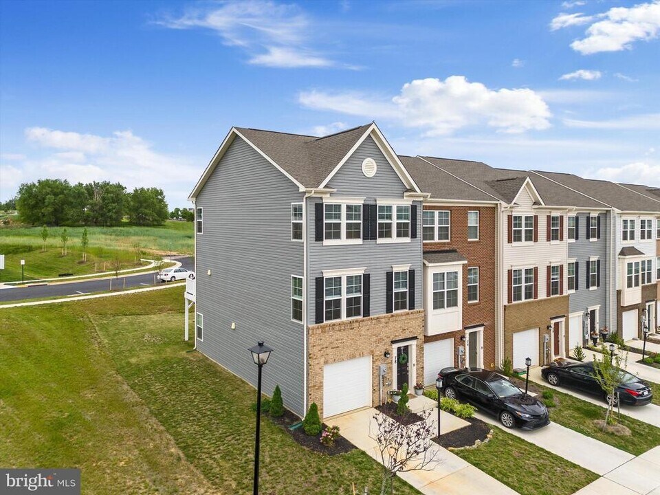 78 High Hopes Wy in Charles Town, WV - Building Photo