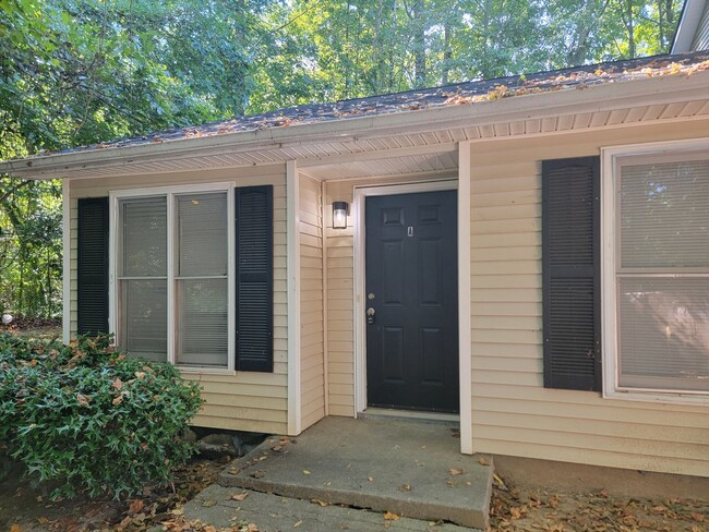 1230 Oakplace Dr SW in Marietta, GA - Building Photo - Building Photo