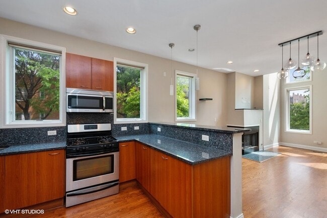 1458 N Artesian Ave, Unit E1