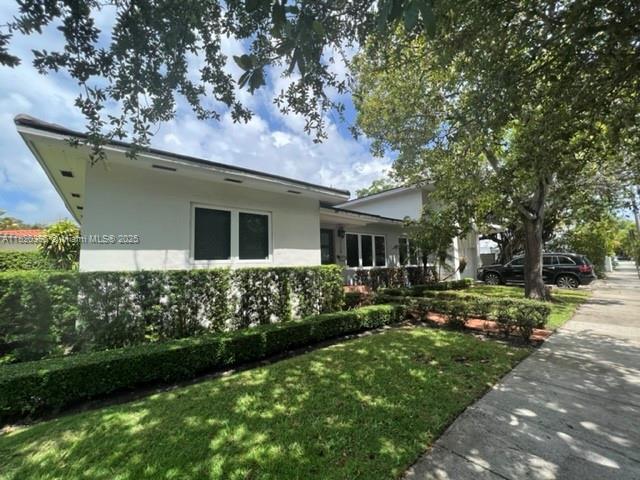 2728 Kirk St in Miami, FL - Foto de edificio