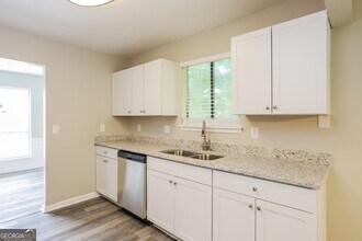 299 Park Ridge Ct in Riverdale, GA - Building Photo - Building Photo