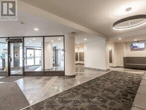 350 Webb Dr in Mississauga, ON - Building Photo - Building Photo