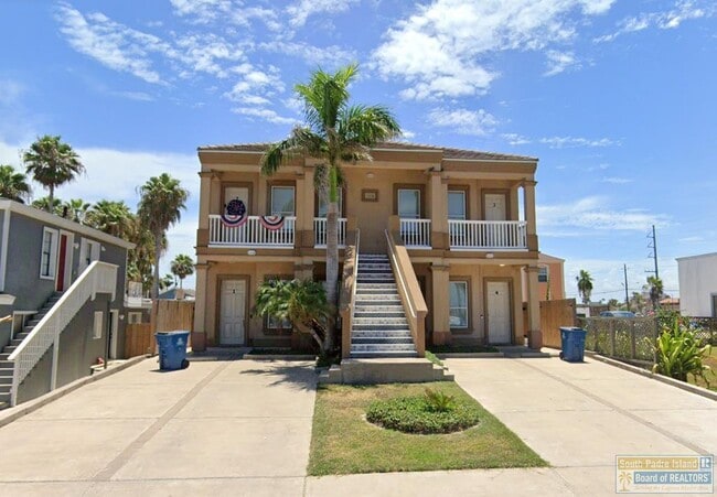 103 E Aries Dr in South Padre Island, TX - Building Photo - Building Photo