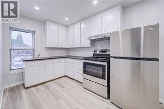 115 Courtney St in Cambridge, ON - Building Photo - Building Photo