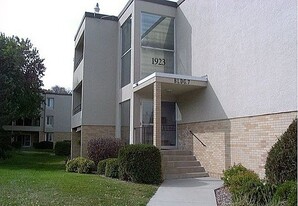 1923 Viking Dr NW, Unit 25 in Rochester, MN - Building Photo