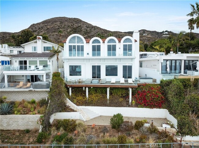 31654 Broad Beach Rd in Malibu, CA - Foto de edificio - Building Photo