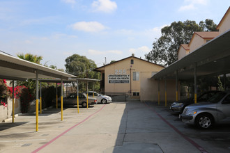 Juniper Court Apartments in San Diego, CA - Building Photo - Building Photo