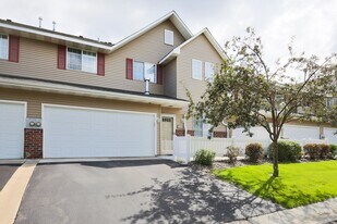 13903 Erwin Ct in Eden Prairie, MN - Building Photo