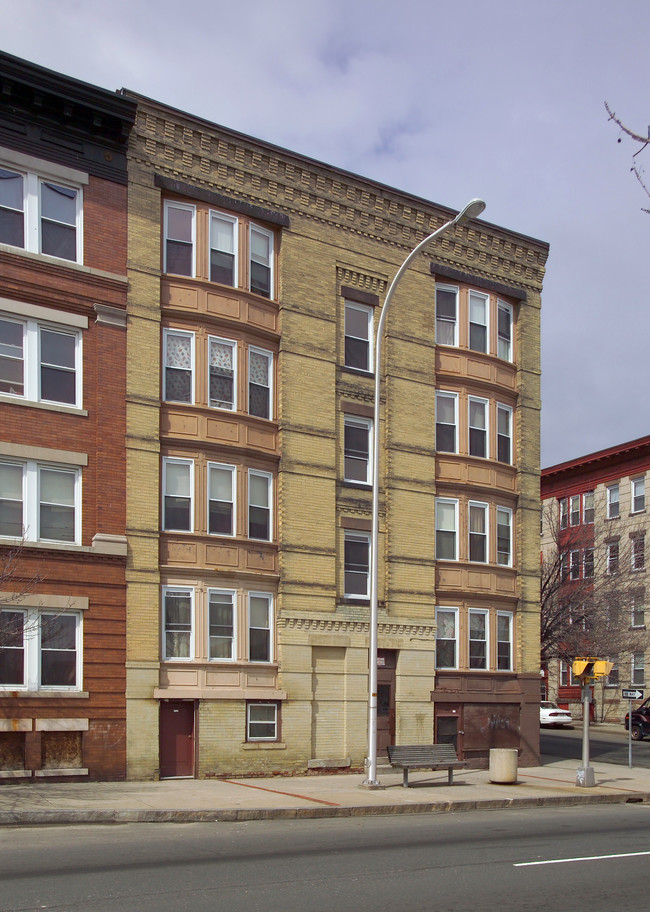 803-805 High St in Holyoke, MA - Foto de edificio - Building Photo