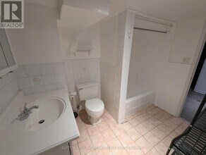 41 Russfax Dr in Toronto, ON - Building Photo - Building Photo