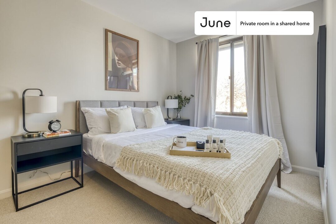Private bedroom in 5 bed/2.5 bath Home in Washington, DC - Building Photo