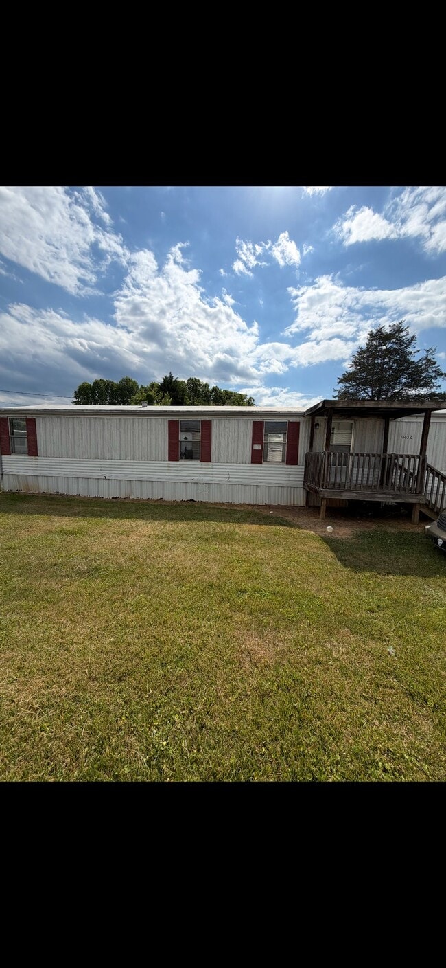 property at 1003 Elm St