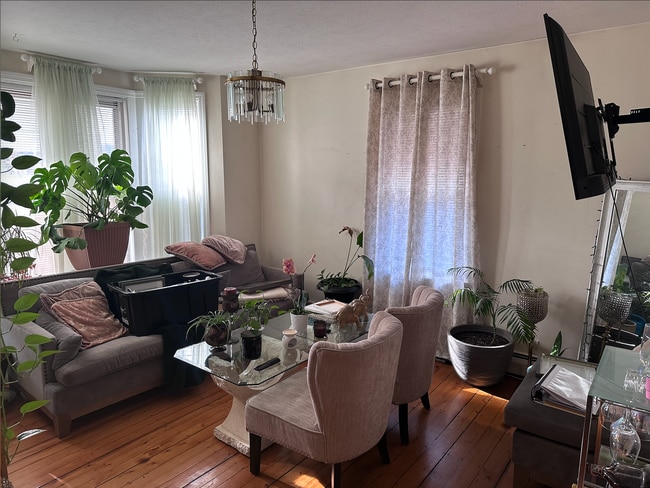 1023 Branch Ave, Unit unit 1 in Providence, RI - Building Photo - Building Photo