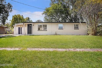 5829 Ensenada Rd in Jacksonville, FL - Building Photo - Building Photo