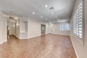 2122 Mooreview St in Henderson, NV - Building Photo - Building Photo