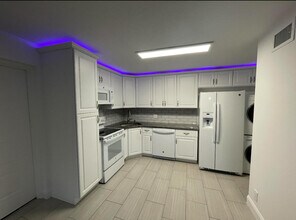 205 Foxtail Dr in Greenacres, FL - Foto de edificio - Building Photo