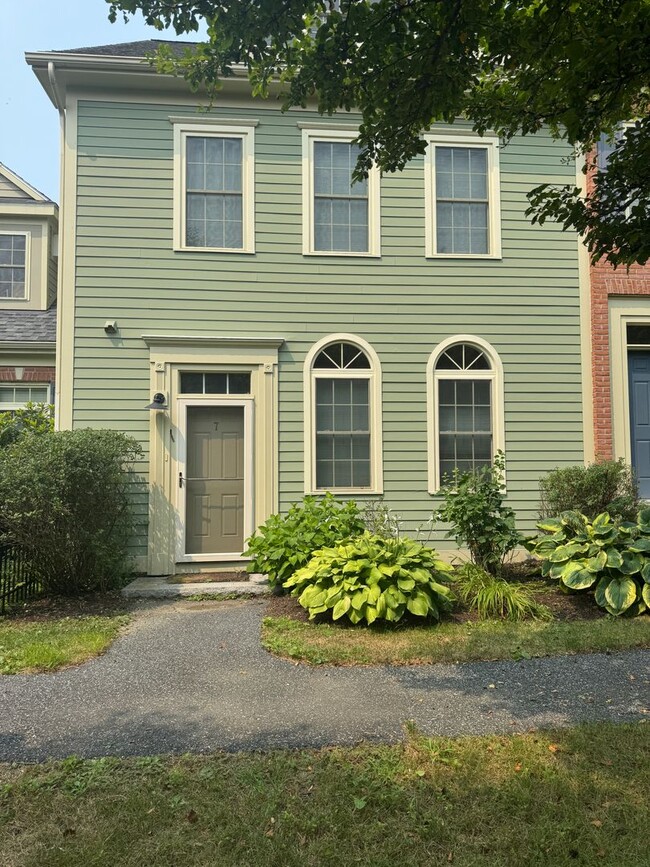 7 Shadow Brook Dr