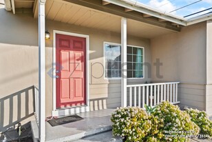 706 Santa Rosa St in Sunnyvale, CA - Building Photo - Building Photo