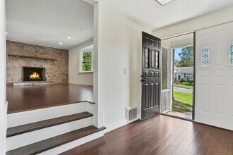 36 Oak St in Westport, CT - Building Photo - Building Photo