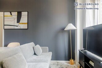 70 W 45th St in New York, NY - Foto de edificio - Building Photo