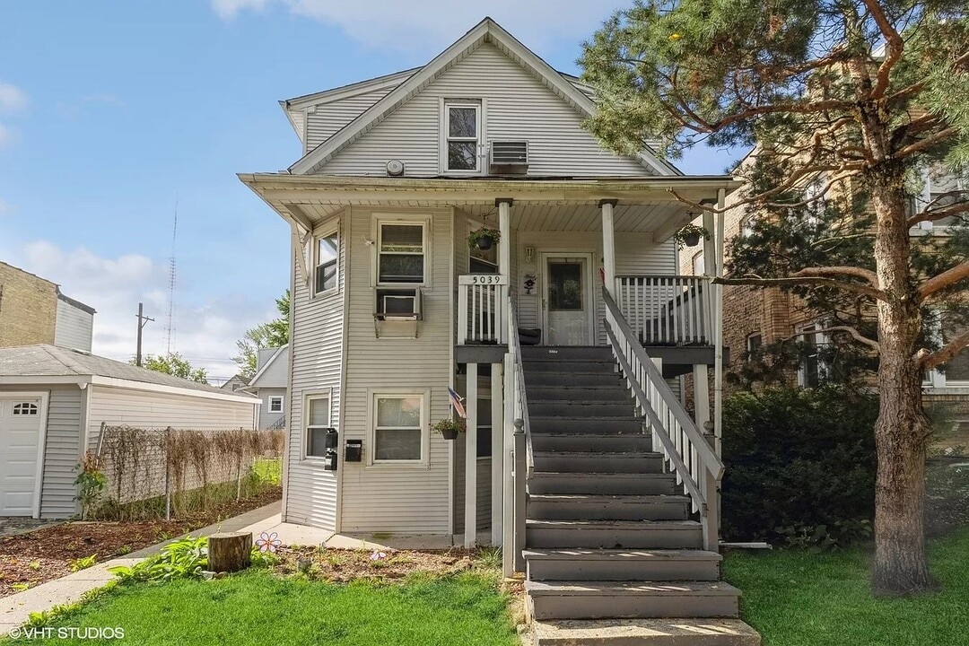 5039 W Henderson St, Unit # 3 in Chicago, IL - Building Photo