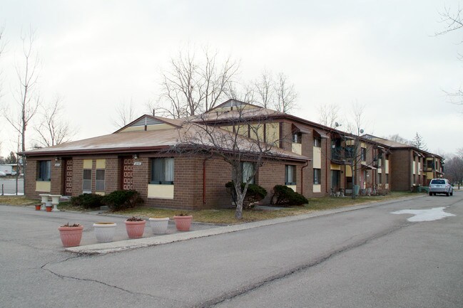 Livonia Manor Apartments in Livonia, MI - Foto de edificio - Building Photo