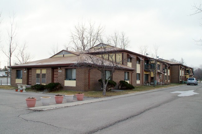 Livonia Manor Apartments in Livonia, MI - Building Photo - Building Photo