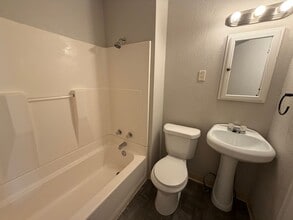 676 Grifton Ave in Akron, OH - Building Photo - Building Photo