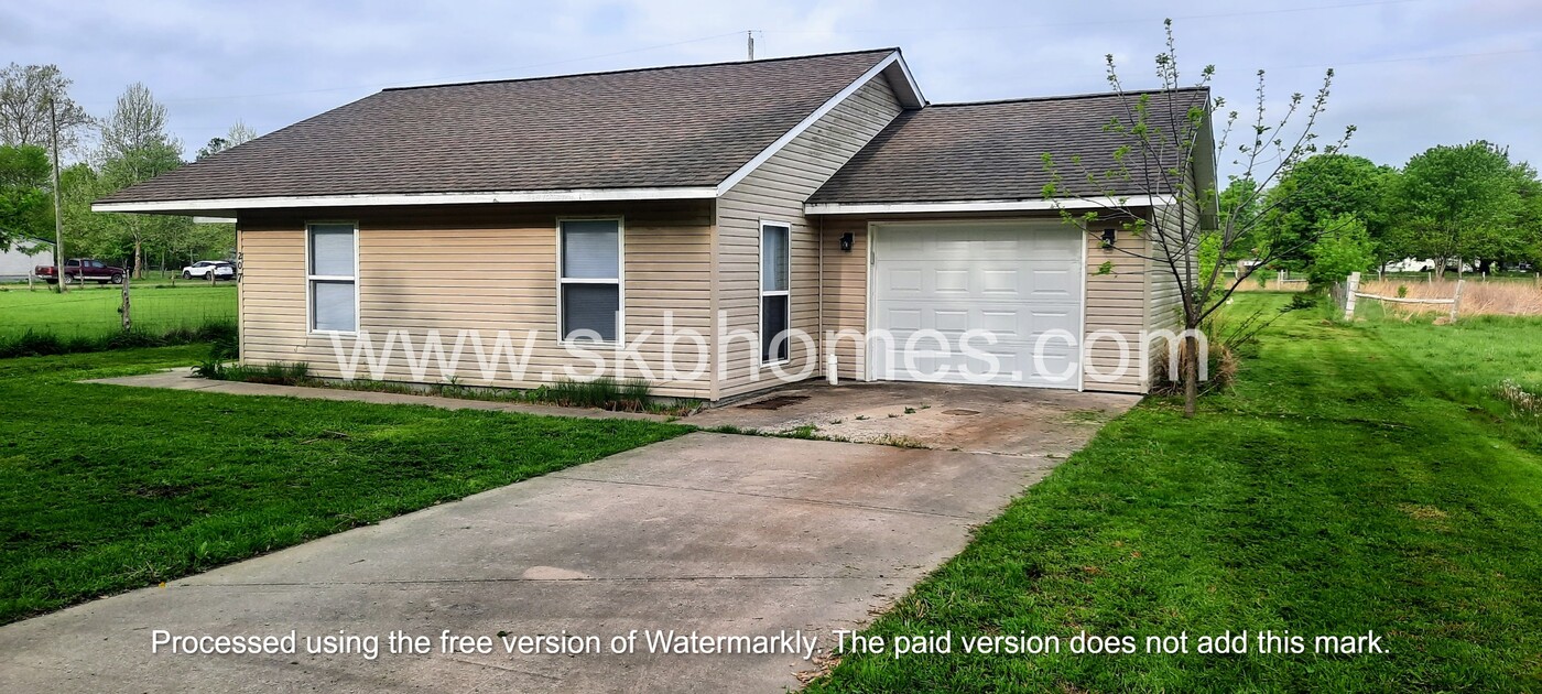 207 N Northcutt Ave in Fairview, MO - Building Photo