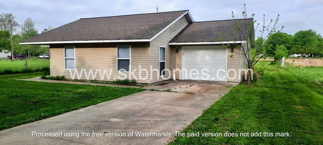 property at 207 N Northcutt Ave