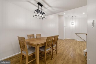18036 Rolling Way, Unit 267 in Olney, MD - Foto de edificio - Building Photo