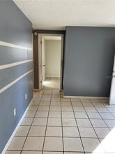 10109 N 11th St in Tampa, FL - Foto de edificio - Building Photo