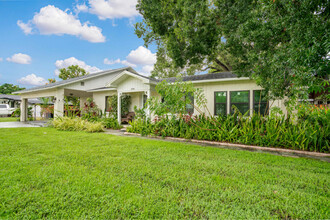 1540 Alhambra Dr in Ft. Myers, FL - Foto de edificio - Building Photo