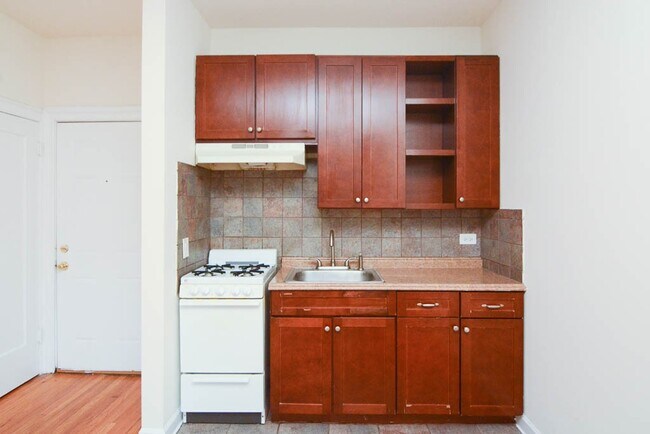 2737 N Spaulding Ave, Unit 812 in Chicago, IL - Building Photo - Building Photo