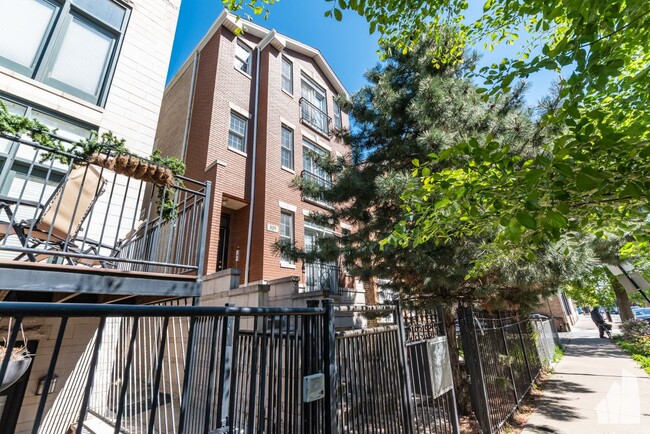 property at 819 N Wood St